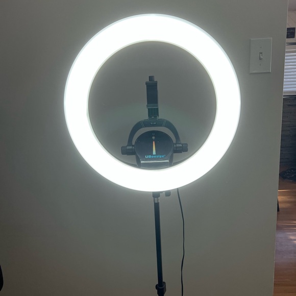 Large Ring Light - Picture 2 of 6
